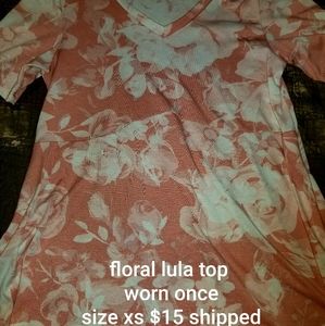 V neck lularoe top
